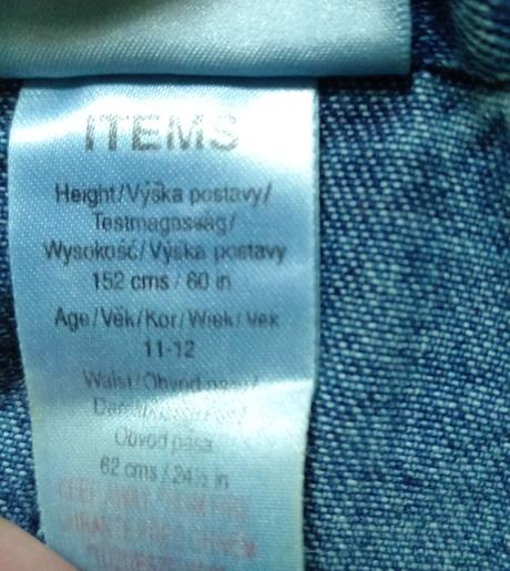 Dve rovnaké riflové sukničky, items,158