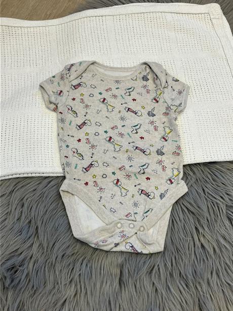 Chlapčenské body a dinosarami primark (68), primark,68