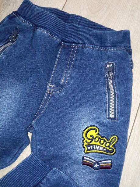 Chlapčenské tmavomodré rifle s výšivkou (92), 92