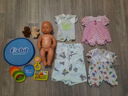 Bábika - bábätko s vecičkami a hračkami,
