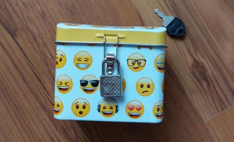 Pokladnicka kovova emoji, 