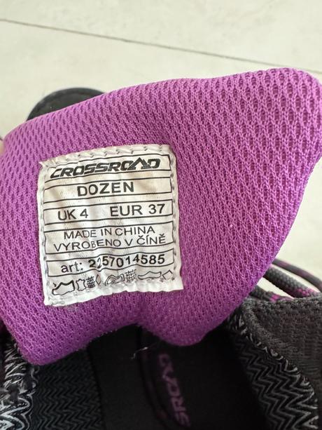 Turisticke topanky, 37