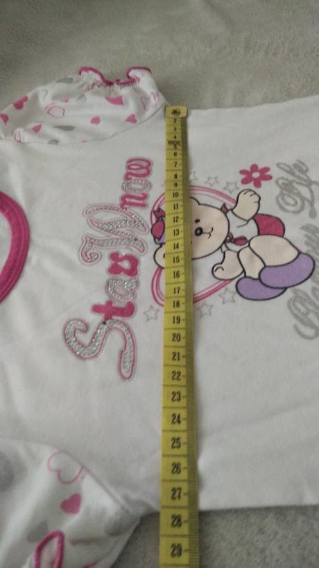 Šaty s volánikmi, 86