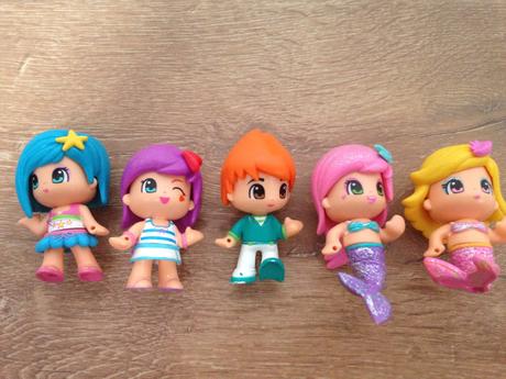 Bábiky piny pon famosa a loď,