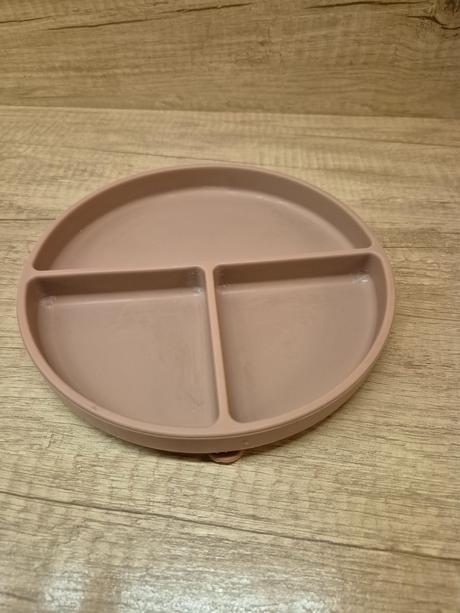 Deleny silikonovy tanier s prisavkou, 