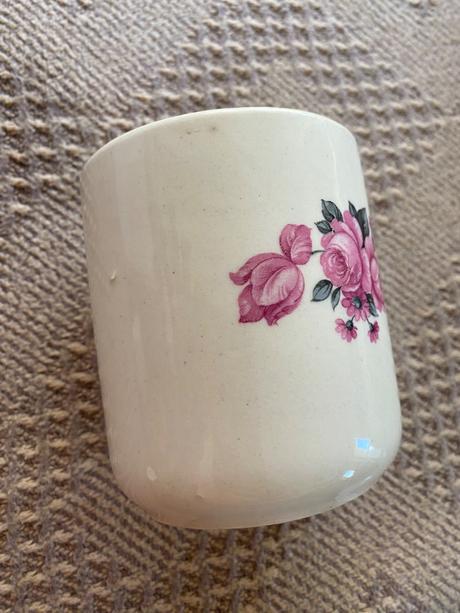 Stará krásna retro zberateľská šálka hrnček pohár,