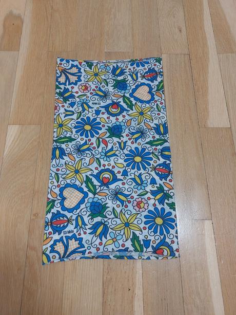 Multifunkčný šál s ľudovým motívom, 