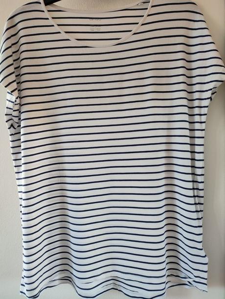 Dámske blúzky , tričká,svetriky rôzne veľkosti.., 