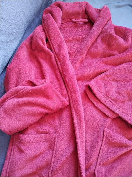 Cerveny teply zupan,