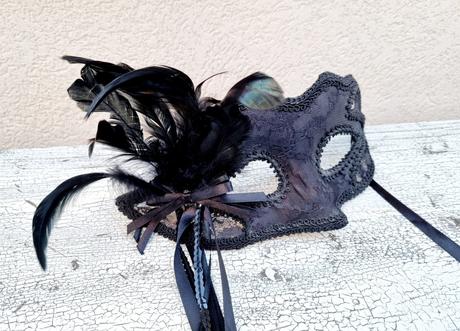 Čipkovaná škraboška-maska,