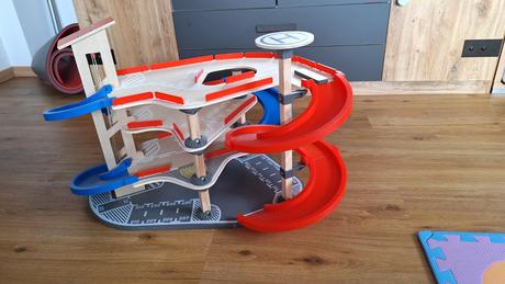 Parkovacia garáž poschodová, 