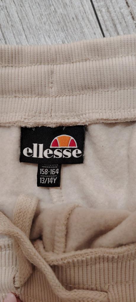 Kratase ellesse, 158