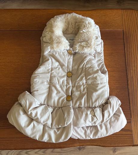 Rozkošná vesta mayoral s kožušinkovým golierom, mayoral,134