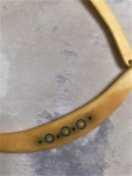 Kostený náhrdelník,