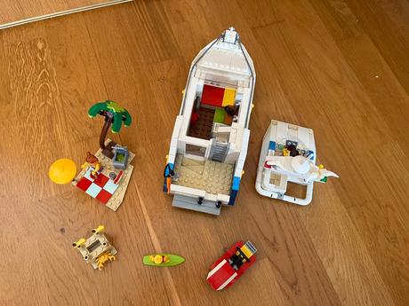Lego creator 3in1 31083 vyletna lod,