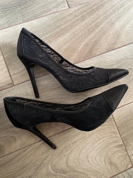 Lodičky s čipkou, 41