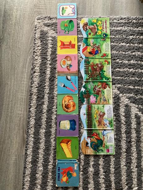 Leporelá pri stole a o psíkovi zo záhradky, 