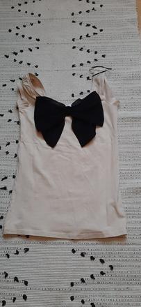 Top s čiernou mašľou, s