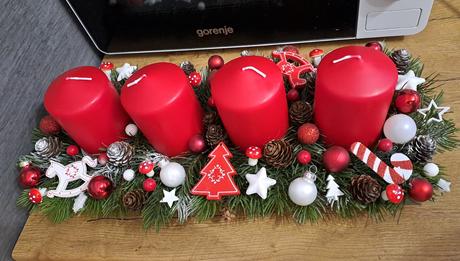 Adventný svietnik červeno biely  dĺžka  45 cm, 