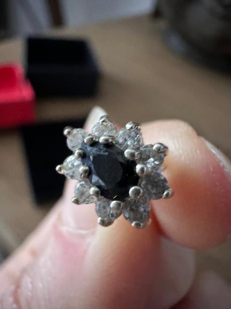 Krasny strieborny set c ciernymi a bielymi kristal, 