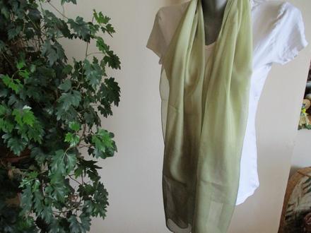 Šálik olivový tieňovaný, s