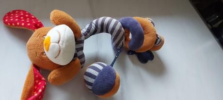 Špirála na zavesenie na kočík - postieľku,