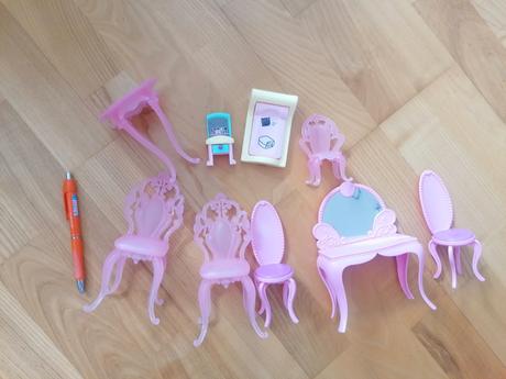 Nábytok pre bábiky, 