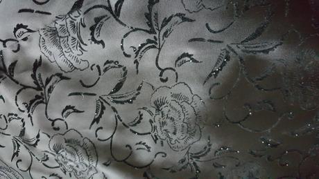 Čierne spoločenské šaty, m