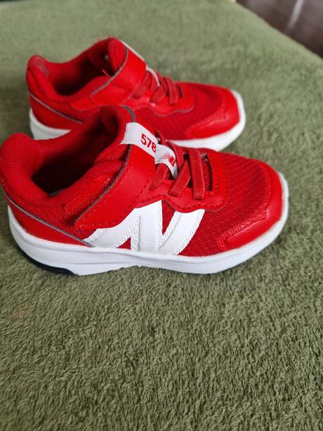 Červene tenisky, new balance,22