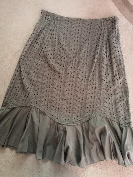 Ažúrová sukňa, 46