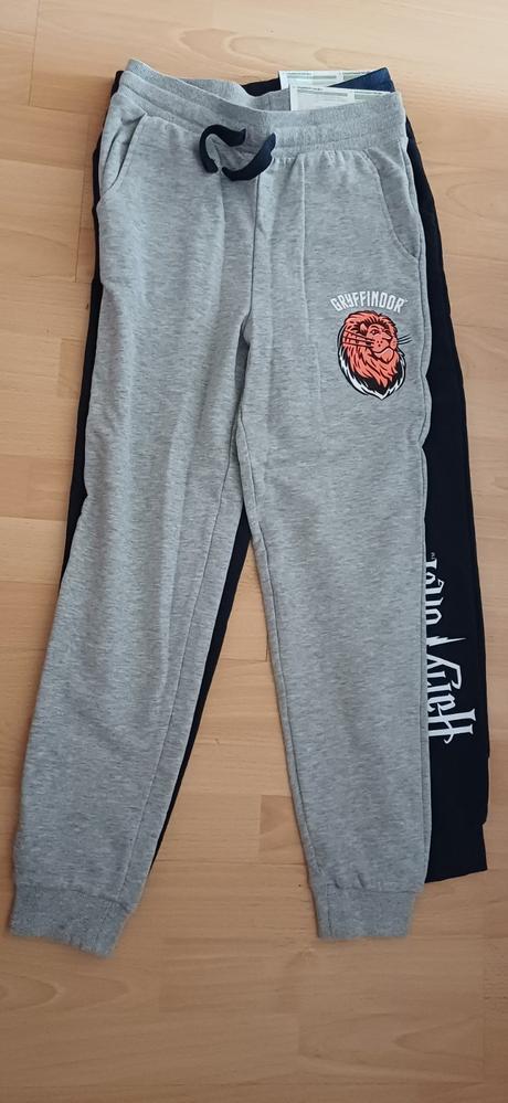 Nenosené tepláky, 152