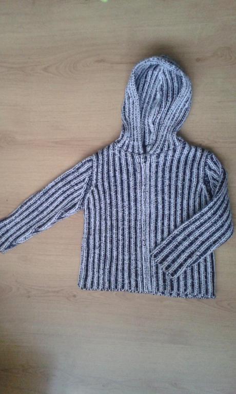 Hrubší sveter na zips s kapucňou, 110