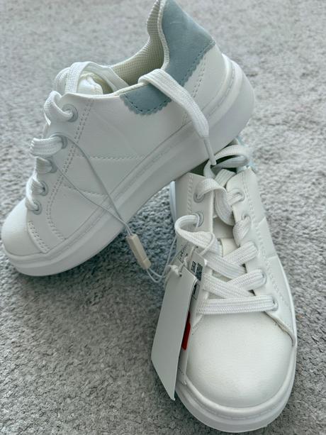 Tenisky, reserved,31