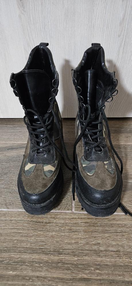 Maskáčové workery, 38