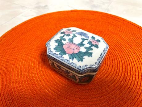 Porcelánová šperkovnica, 