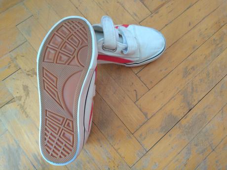 Biele platené tenisky, 31