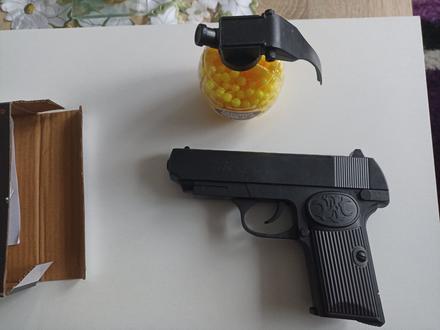 Pištoľ na guličky,