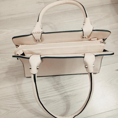 Bežova kabelka priestranna, 