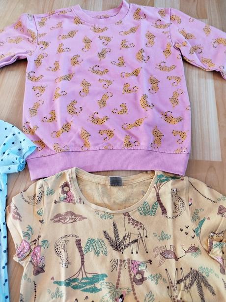 Predám trická, plus grátis pulóvrik č.128, sinsay,134