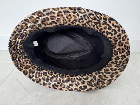 Klubúčik s leo vzorom, l