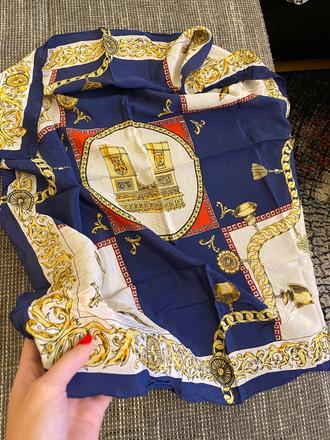 Kráľovská modrá šatka, 