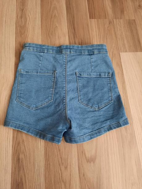 Šortky, sinsay,36