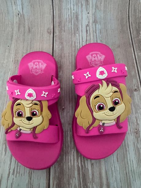 Letné sandálky pre dievčatko veľ 24 s motívom skye, sinsay,24