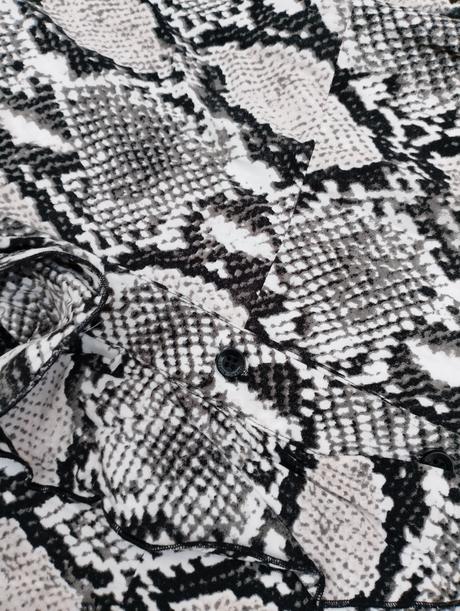 Marc aurel krásne dámske šaty s volánom, l