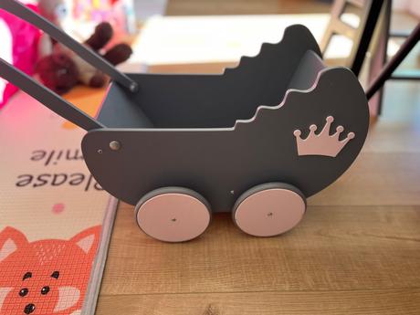 Dreveny kociar pre bábiky, 