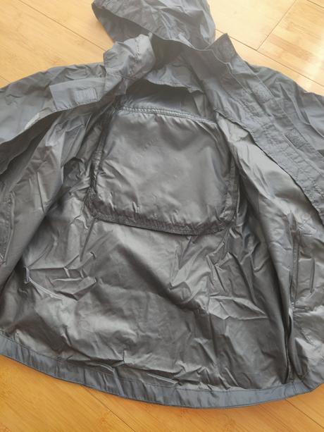 Nepremokavá bunda, 116