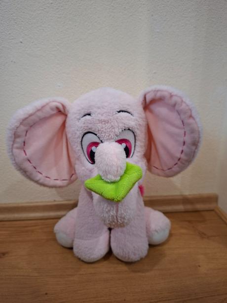 Plyšový slon (výška cca 30 cm),