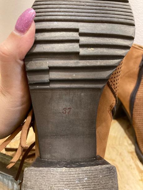 Kotnikove topánky, 37