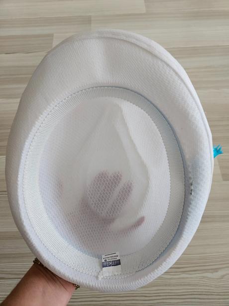 Klobúk a šiltovka, s