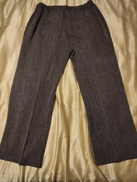 Hnedé nohavice, 40